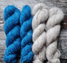 Load image into Gallery viewer, Bluemoon yak cloud 50g, alpaca,silk,merino yak.