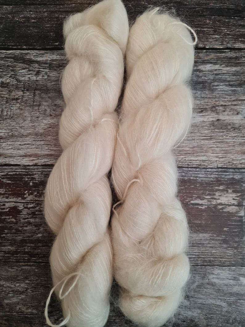 Natural, mohair silk 50g.