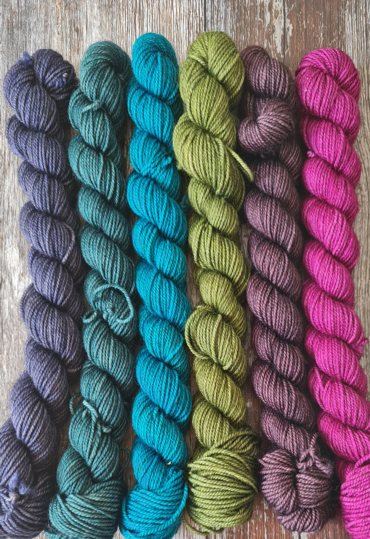 Litmus cowl, knitting kit.Illusion.