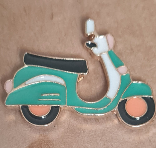 Pin badge Scooter