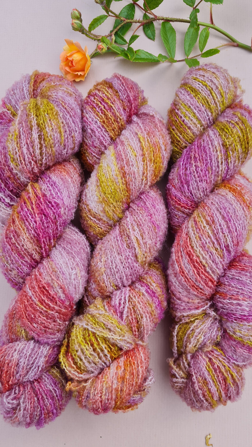 Flora 4ply  Boucle 100g .