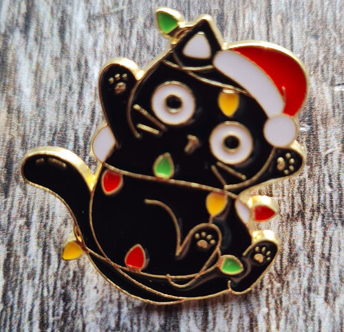 Pin badge,christmas tangled cat.