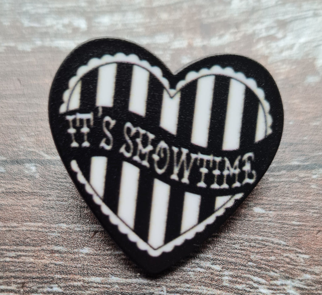 Pin badge.Showtime