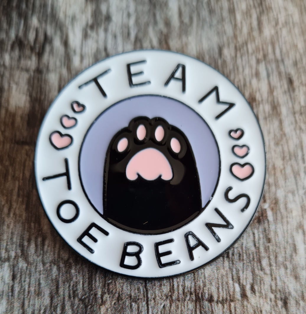 Pin badge Toe beans