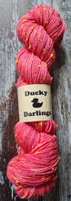 Load image into Gallery viewer, Strawberry, superwashed merino donegal neps 85/15 100g Dk.