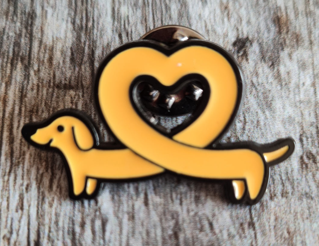 Pin badge Dachshund dog/sausage dog.