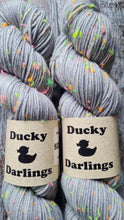 Load image into Gallery viewer, Silver lady, superwashed merino donegal neps 85/15 100g Dk.
