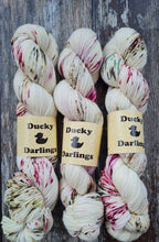 Load image into Gallery viewer, Cranberry splash. 4ply