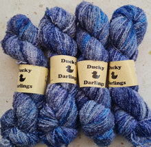 Load image into Gallery viewer, Blue willow,  Dk  Boucle 100g 220m.