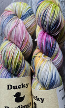 Load image into Gallery viewer, Parrot fashion  4ply.