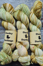 Load image into Gallery viewer, Pistachio crumble 4ply