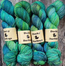 Load image into Gallery viewer, Eclectic green.4ply