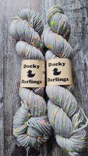 Load image into Gallery viewer, Silver lady, superwashed merino donegal neps 85/15 100g Dk.