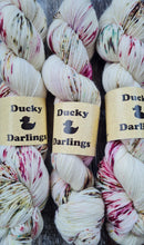 Load image into Gallery viewer, Cranberry splash. 4ply