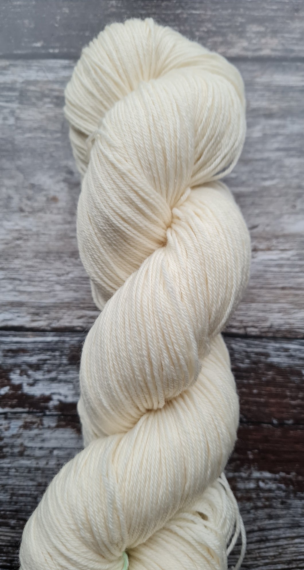 NATURAL(UNDYED)  SWM 75/25 50g 4PLY.