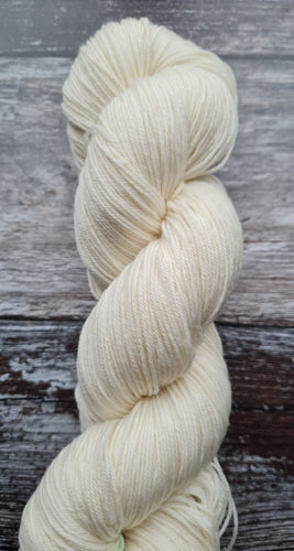 Natural undyed, superwashed merino  nylon 75/25 100g 4ply.